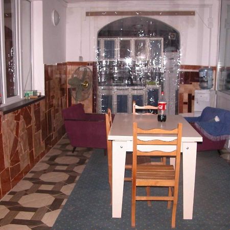 Guest House Oasis - Tvishi Luaran gambar