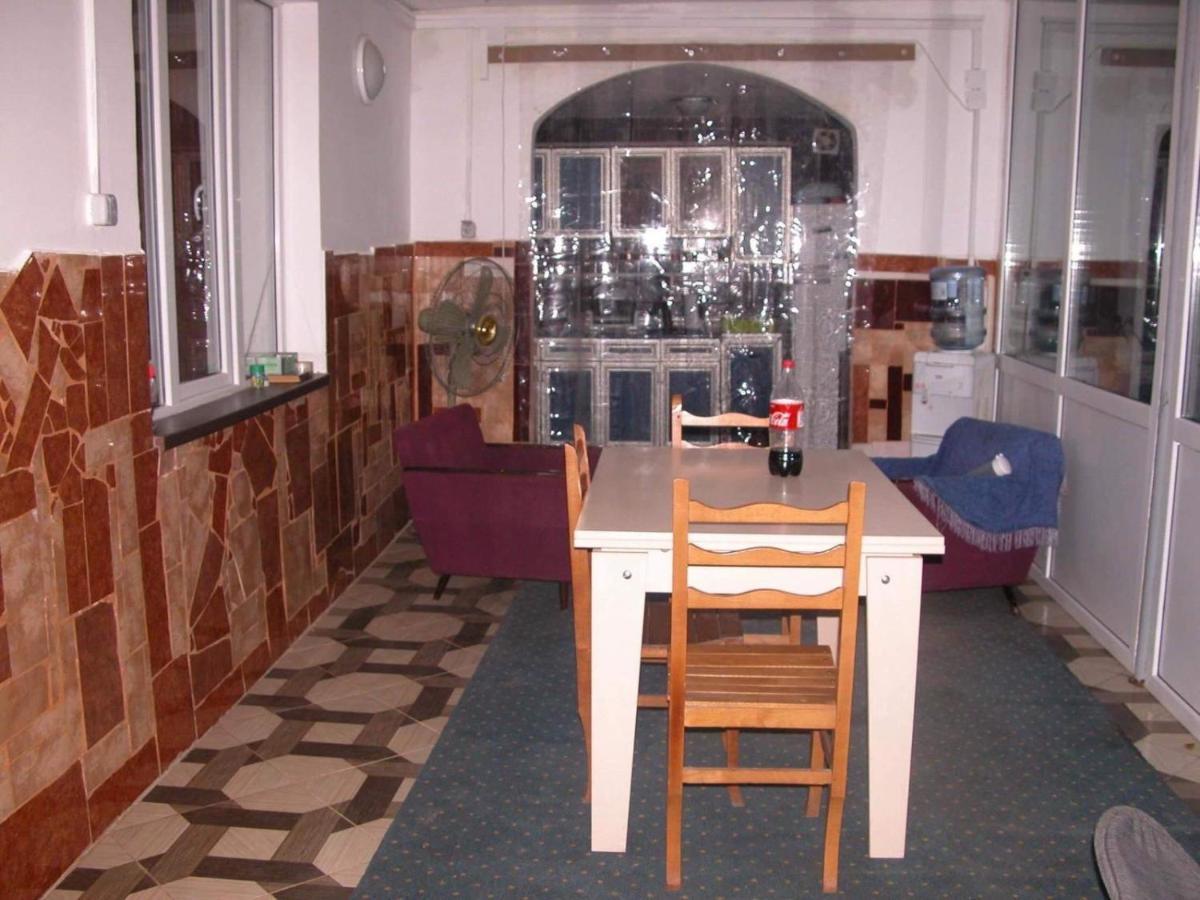 Guest House Oasis - Tvishi Luaran gambar