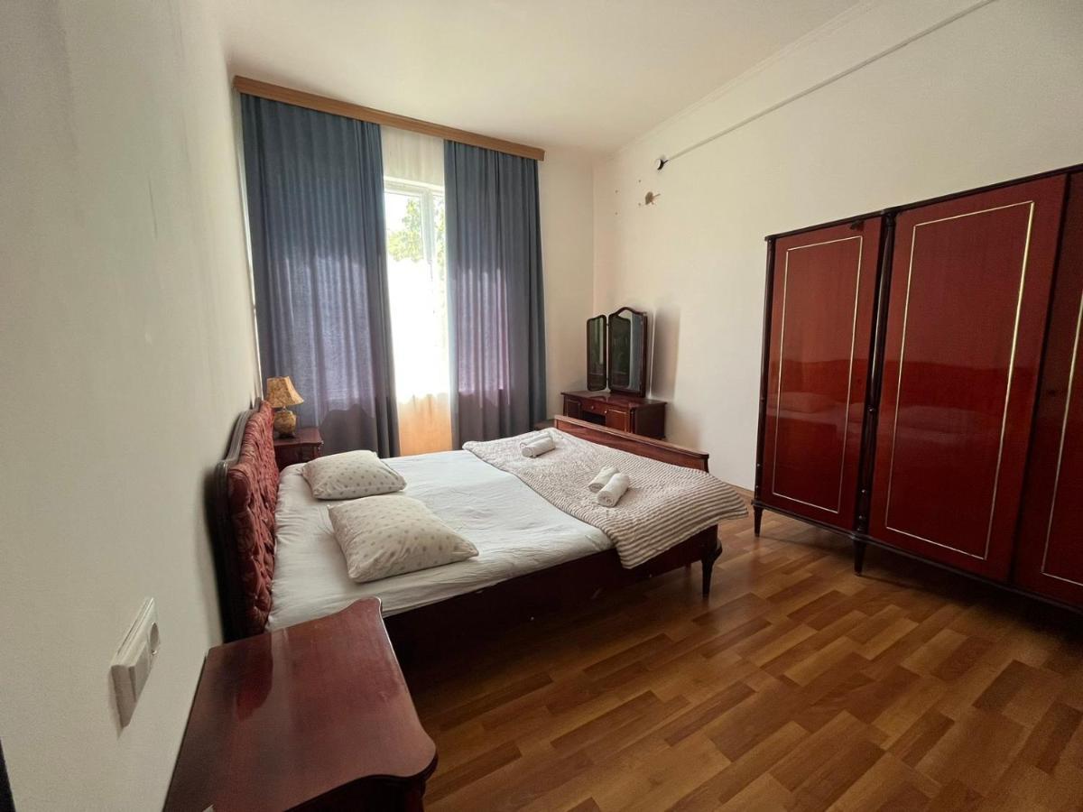 Guest House Oasis - Tvishi Luaran gambar