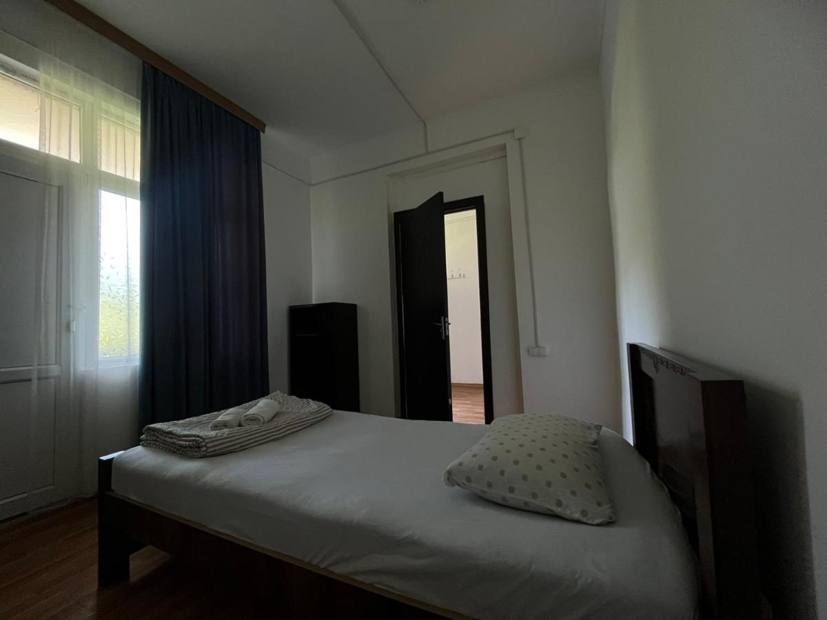 Guest House Oasis - Tvishi Luaran gambar