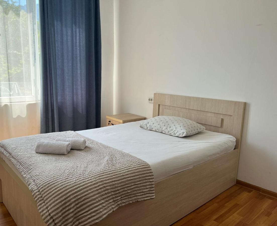 Guest House Oasis - Tvishi Luaran gambar