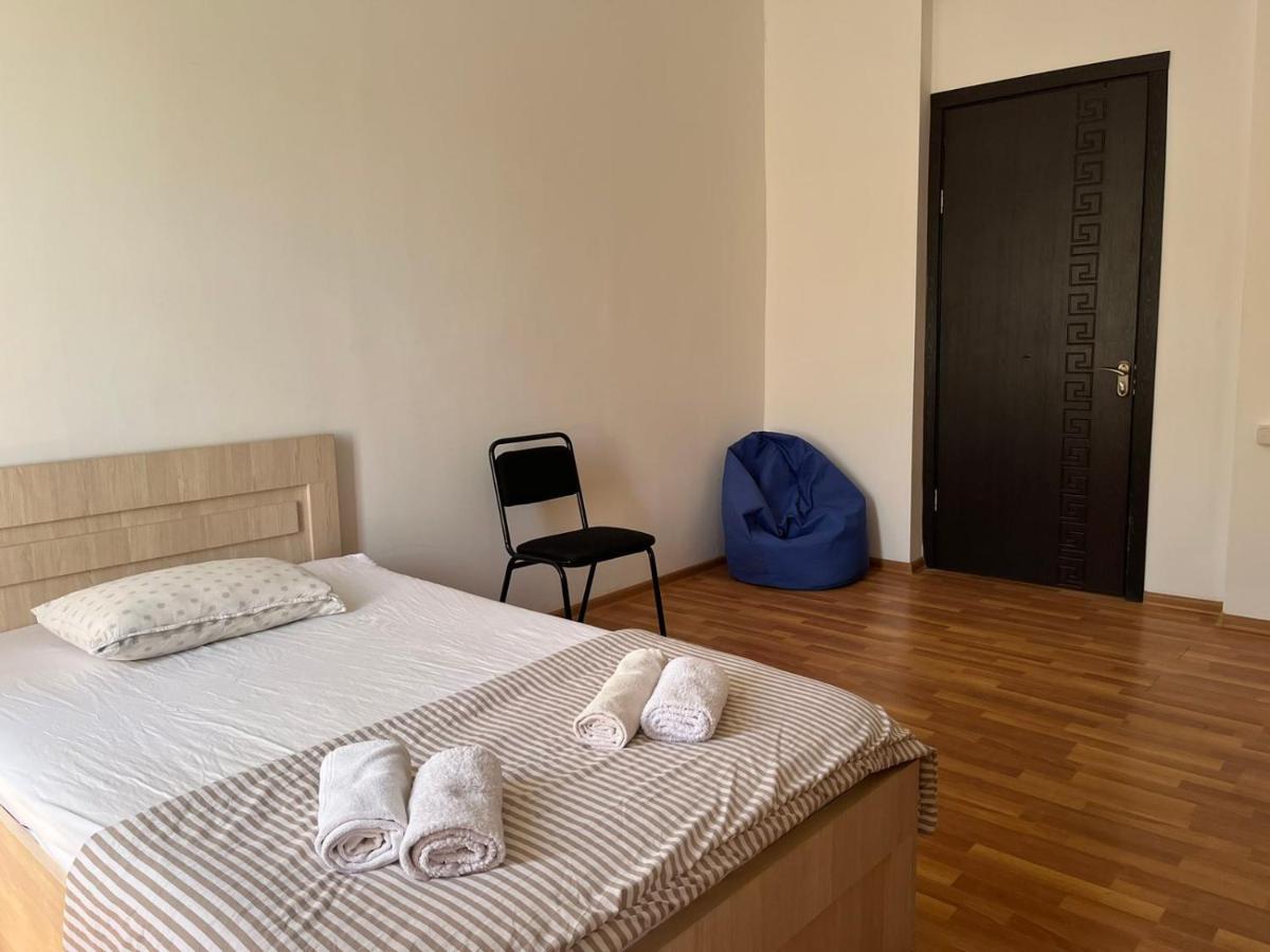 Guest House Oasis - Tvishi Luaran gambar