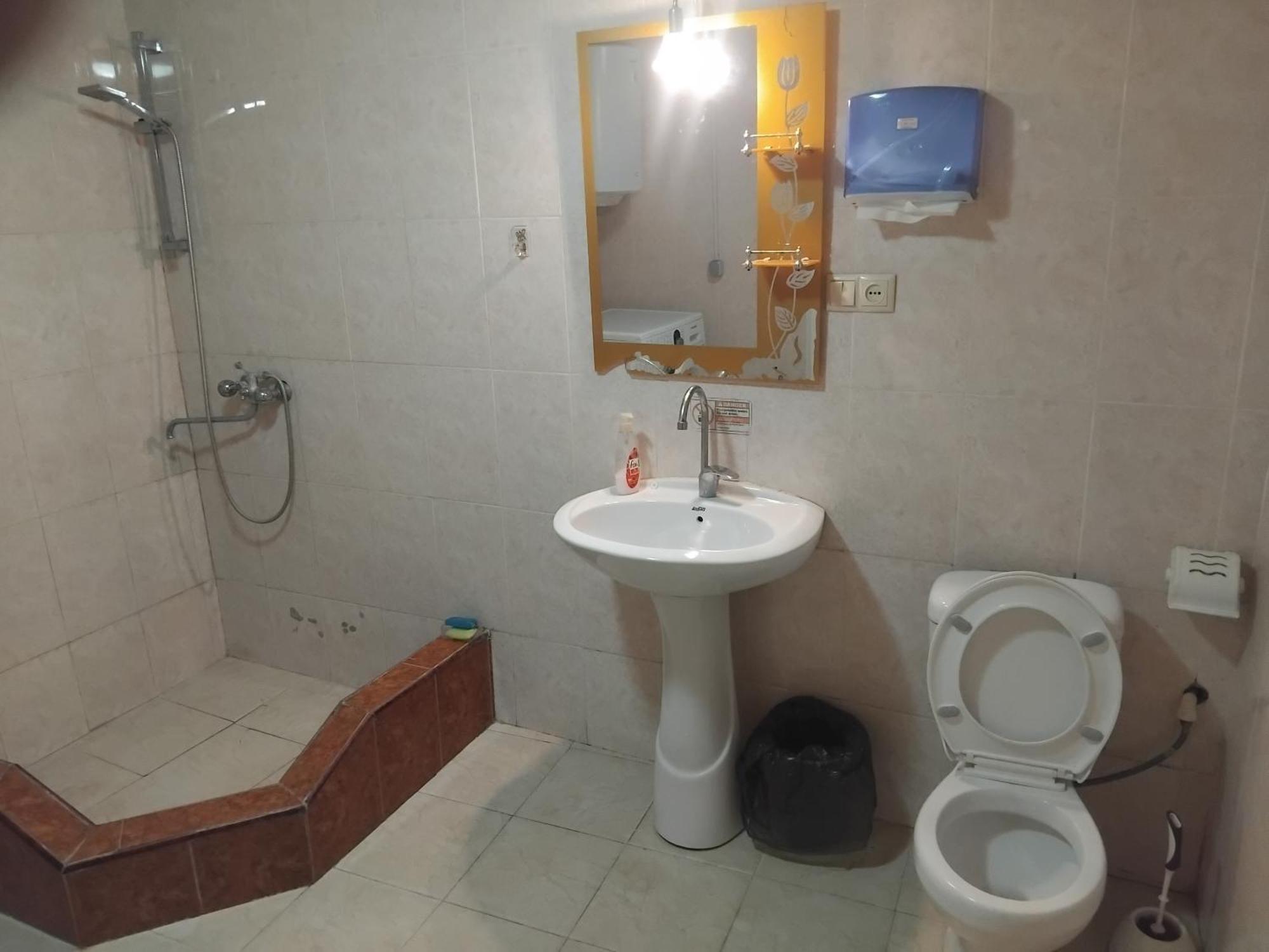 Guest House Oasis - Tvishi Luaran gambar